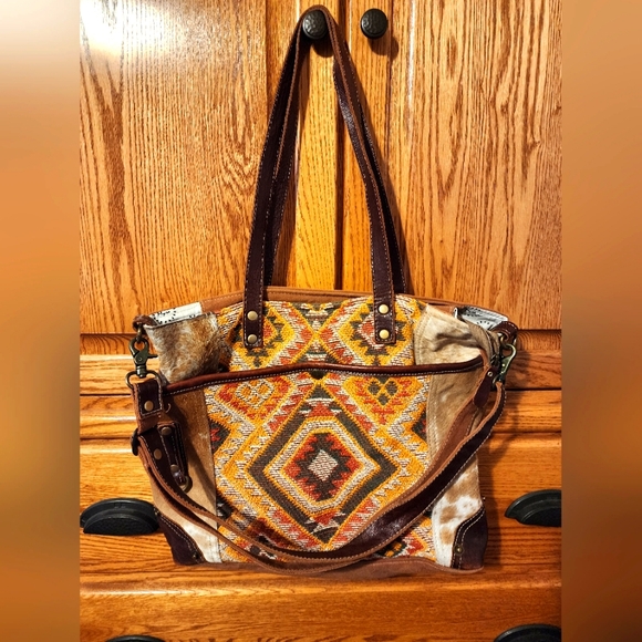 Myra Messanger Tote - Picture 1 of 10